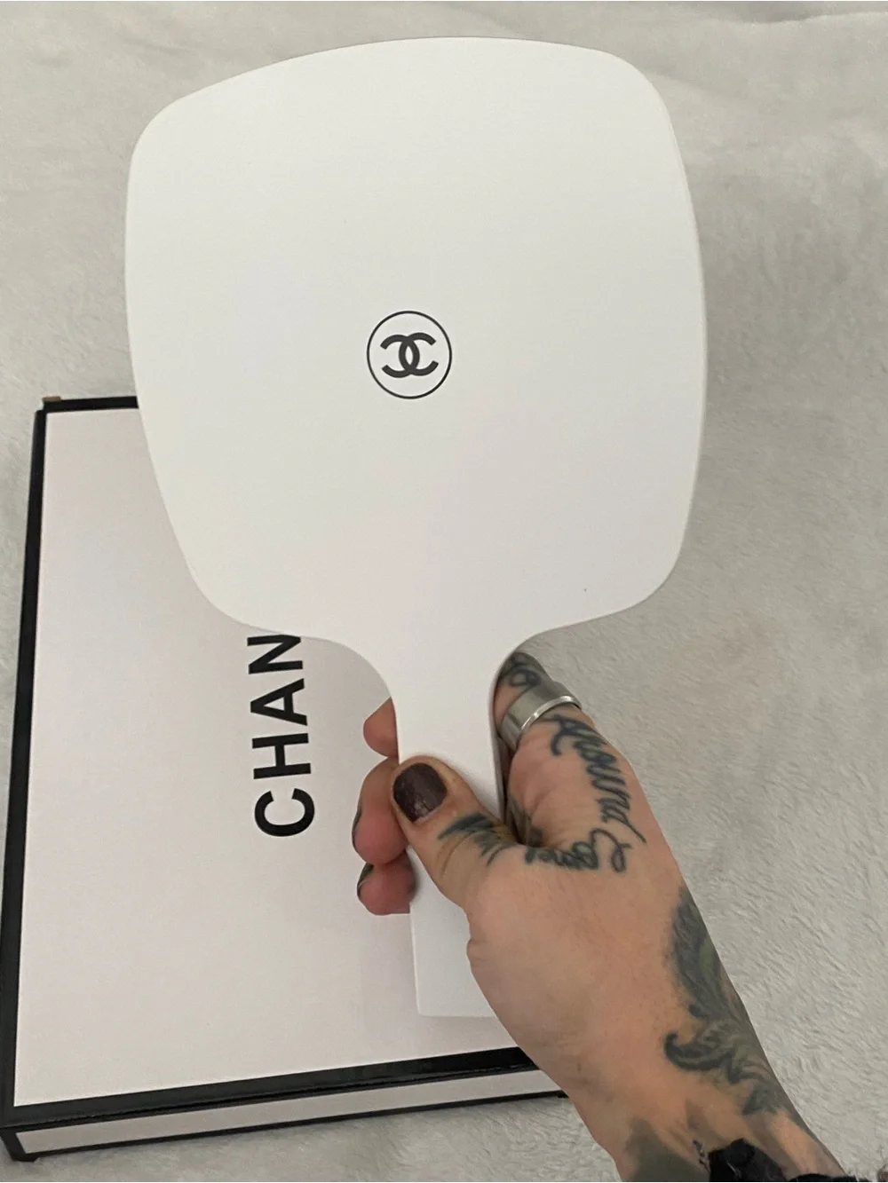 CHANEL white hand